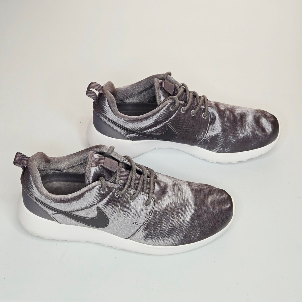 Nike Women Roshe One Premium Gunsmoke Grey Platinum Sneakers 833928-006 Sz 6.5 - Picture 4 of 9